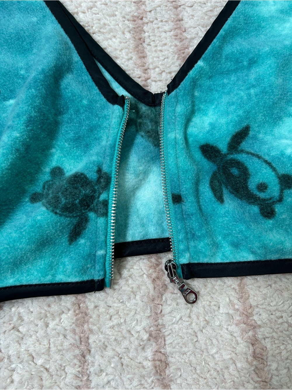 NWT STAUD Turquoise Turtle Print Fleece Springs Crop Top Black Trim Size 10 - Picture 8 of 12